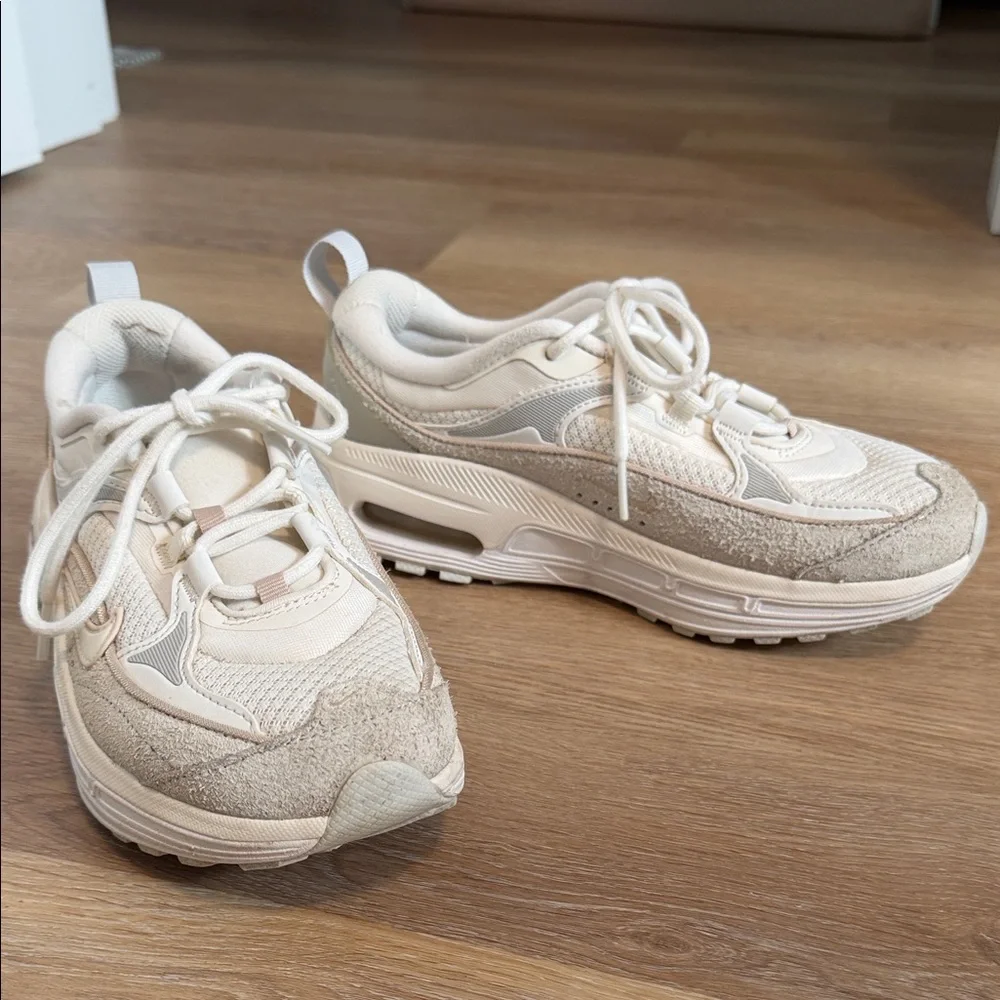 Nike Air Bliss Sneakers - Picture 4 of 10